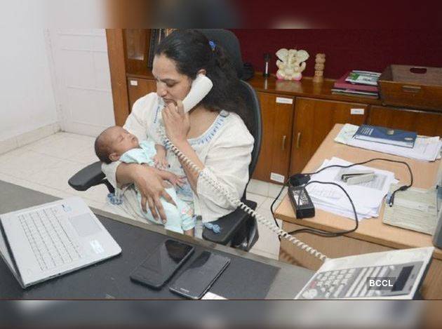 করোনা-যুদ্ধে নিলেন না মাতৃত্ব ছুটি, নবজাতক কোলে ডিউটিতে সদ্যজননী অফিসার