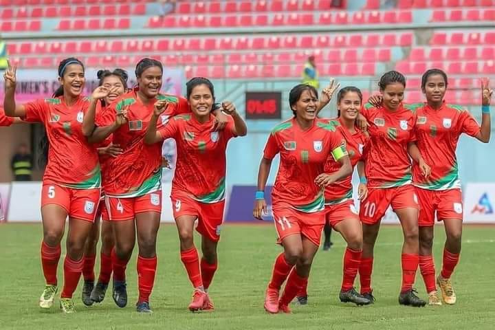 বাংলাদেশ নারী ফুটবল দলের দক্ষিণ এশিয়া জয়ে চিকিৎসক লেখকদের প্রতিক্রিয়া